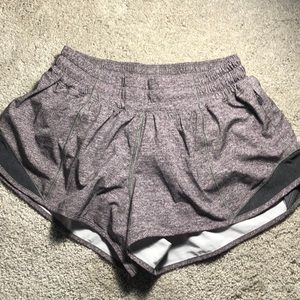 grey hotty hot 2.5 in lulu lemon shorts